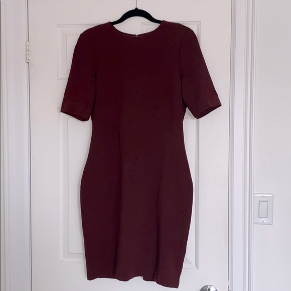 Cut out back fitted dress - Picture 2 of 4